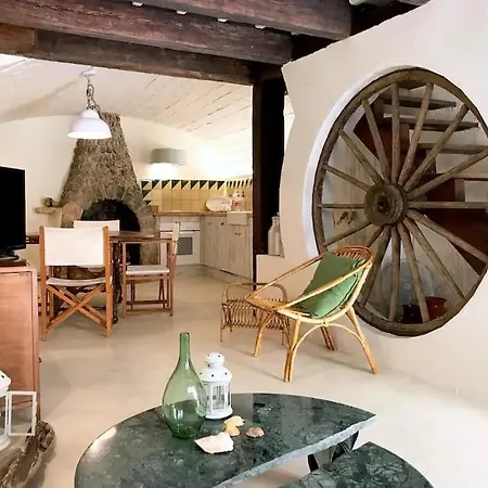 Cozy, Country House, 3km From L'escala Feriehus *
